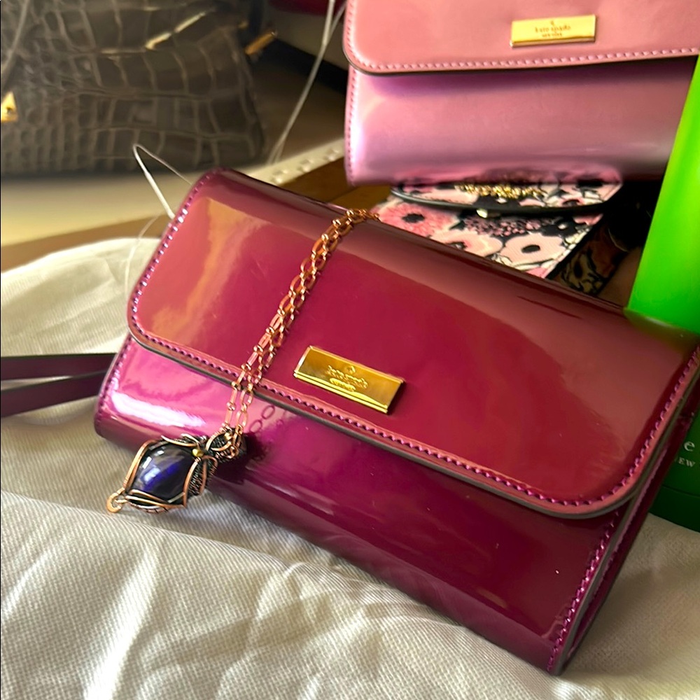 KATE SPADE NWT AND BOX👛👛👛Patent Flap Phone Wristlet RASPBERRY!!